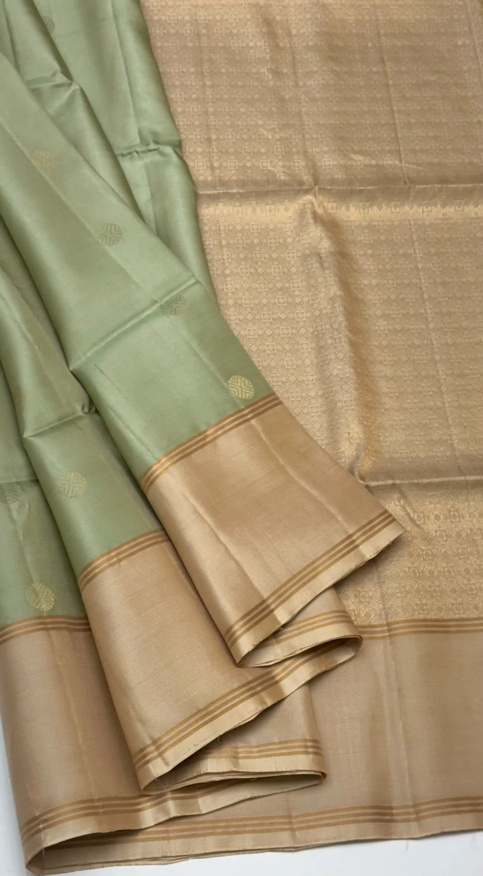 Geometric Brocade Butta Rich Pallu Kanchipuram Silk Saree